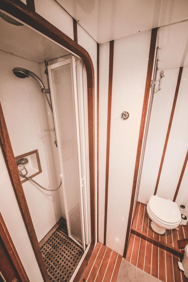 Motor Yacht Boatel Hotel Барселона Екстериор снимка